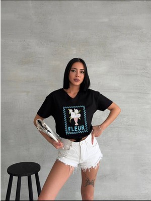 Butik Serdivan Kadın T-Shirt V Yaka Nakışlı Işlemeli Trend Pamuklu