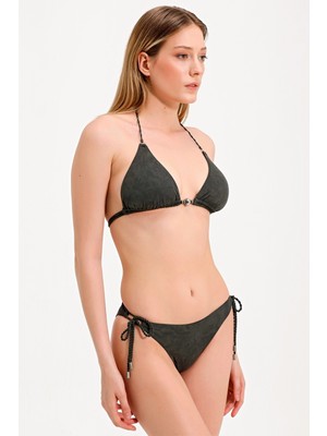 Zeki Metal Aksesuarlı Üçgen Bikini