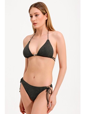 Zeki Metal Aksesuarlı Üçgen Bikini