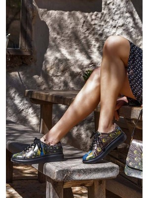 Kadın Vegan Deri Siyah Sneakers - All Beauty is in You Tasarım