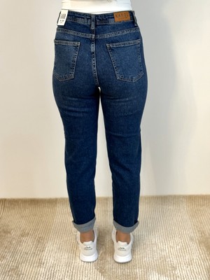 Karol Likralı Mavi Renk Slim Fit Mom Jean