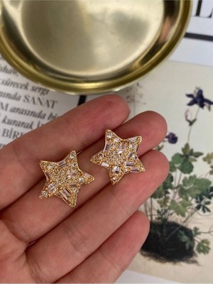 Pinery Jewels Vıp Seri - Zirkon Taşlı Yıldız Altın Kaplama Kadın Küpe Çifti