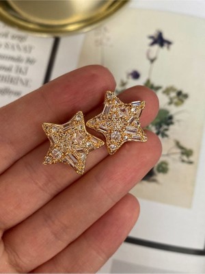 Pinery Jewels Vıp Seri - Zirkon Taşlı Yıldız Altın Kaplama Kadın Küpe Çifti