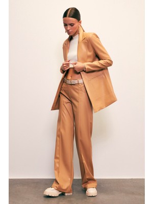 Sateen Nervür Detaylı Deri Pantolon - Fındık