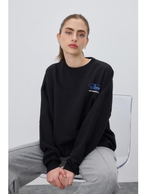 Tubia Kadın Siyah Renk Discoveries Baskılı Sweatshirt