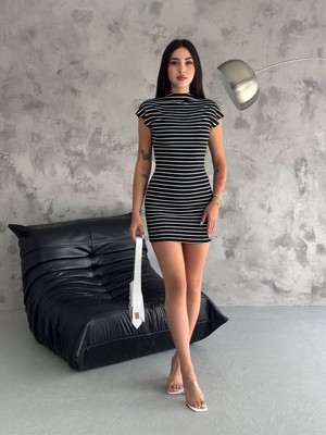 Noa Noa Dik Yaka Çizgili Sıfır Kol Kadın Elbise