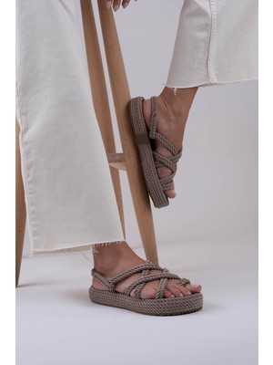 Sovrana Kalın Tabanlı Sandalet Vizon