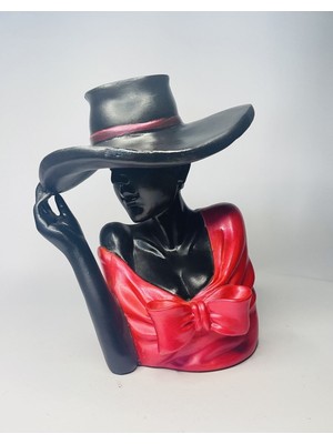 Ysm Dekor şapkalı kadın