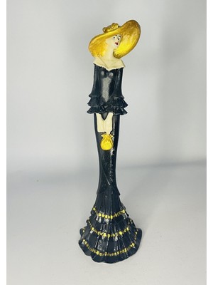 Ysm Dekor şapkalı kadın