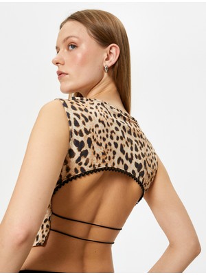 Koton Leopar Desenli Crop Üst Kolsuz Arkası Pencere Detaylı