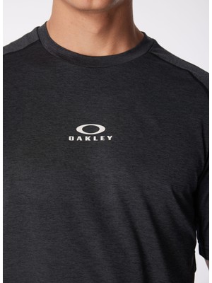 Oakley Siyah - Gri Erkek Bisiklet Yaka Normal Kalıp T-Shirt FOA403038_O Fıt Rc Ss Tee