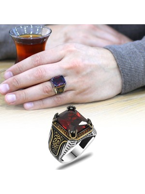 Gümüş Hediye Al Baget Kesim Kırmızı Zirkon Taşlı Yanları Gotik Süslemeli 925 Ayar Gümüş Erkek Yüzük