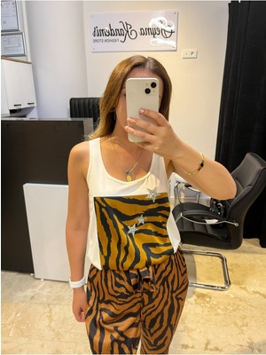 Şeyma Kandemir Zebra Desen Askılı Tshirt