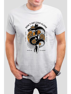 T-35 Yılan ve Hançer Baskılı Beyaz Unisex Tişört C405