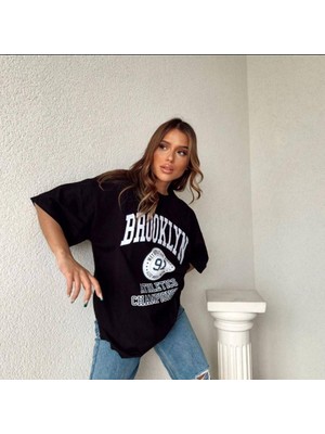 Ben Özgürüm 0 Yaka Brooklyn Baskı Nakışlı Oversize Kadın T-Shirt