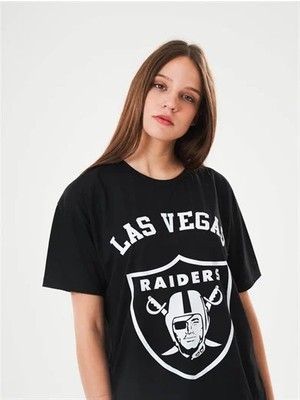 Ben Özgürüm Bis Yaka Ön Las Vegas Yazı Çift Kılıçlı Korsan Kafa Kadın T-Shirt