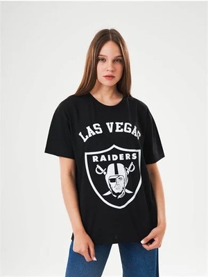 Ben Özgürüm Bis Yaka Ön Las Vegas Yazı Çift Kılıçlı Korsan Kafa Kadın T-Shirt