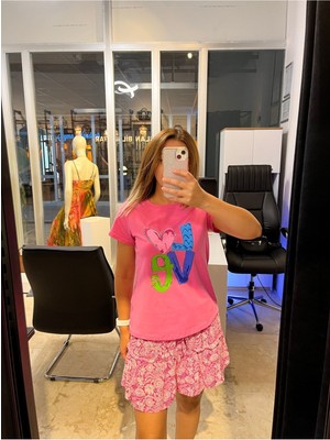 Şeyma Kandemir Pembe Taş Detaylı Tasarım Tshirt