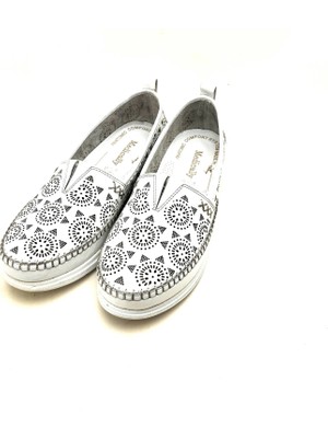 Ay Moda Ayakkabı 2050 Aymoda Lazerli Deri Günlük Rahat Soft Kadın Ayakkabısı