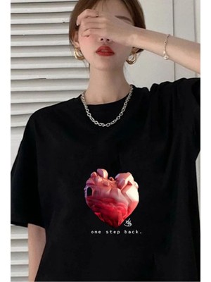 Trendseninle Kadın Siyah Red Heart World Baskılı Oversize Tişört