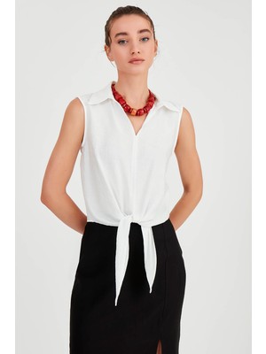 Vitrin Önden Bağlamalı Sıfır Kol Bluz