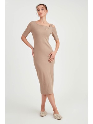 Vitrin Omuz Detaylı Uzun Örme Elbise