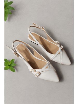 Pably Beyaz Rugan ( 2 cm Topuklu ) Sivri Burun Ayakkabı