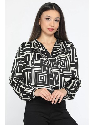 Julude Siyah Kruvaze Yaka Kolyeli Desenli Bluz P-00010094