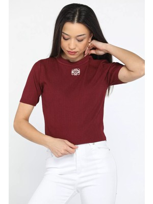 Julude Bordo Bisiklet Yaka Ön Nakışlı Likralı Kadın Bluz P-00010863