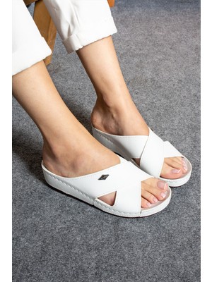 Albishoes Kadın Rahat Yumuşak Çapraz Anatomik 4,5 cm Hafif Topuklu Günlük Comfort Kadın Terlik