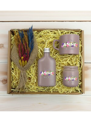 Bk Gift Kişiye Özel Isimli Dtf Anne Temalı Mat Gri Kahve Fincanı & Kolonya & Mum & El Yapımı Kuru Çiçek Buketi Hediye Seti-3, Anneye Hediye, Anneler Günü Hediyesi