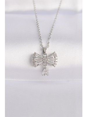 Callerrons Accessories  316L Çelik Zincir Gümüş Renk Zirkon Taşlı Kalp Detay Fiyonk Kolye - EBJ240601W24578