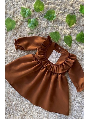 Bertuğ Bebek Fırfır ve Dantel Detaylı Vintage Krep Tasarım Kız Çocuk Bebek Kahverengi Elbise