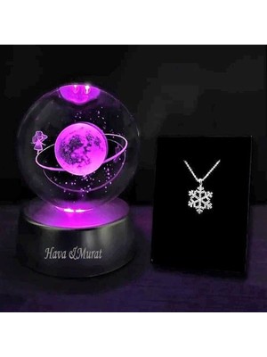 Hediyesahibi  Isme Özel Satürn Çemberinde Yürüyen Kız Işıklı Cam Küre 8cm*6cm Kolye Hediyeli