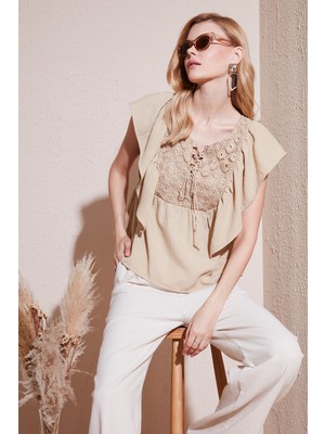 Lela Regular Fit Önden Bağlamalı Volanlı Bluz Bayan Bluz 611FB20064