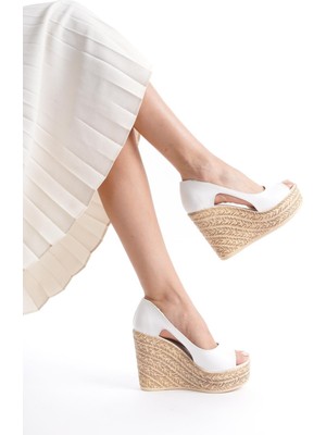 Preshley Kadın Beyaz 11 Cm Platformlu Dolgu Topuklu Ayakkabı Suni Deri Önü Açık Tasarım