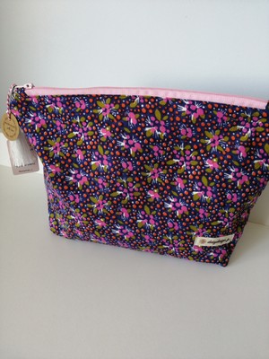 Daisy Designy Clutch