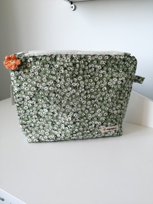 Daisy Designy Clutch