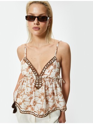 Koton Askılı Bluz V Yaka TENCEL™ Kumaş Çiçekli Desenli Yazlık Kalp Yaka Kolsuz