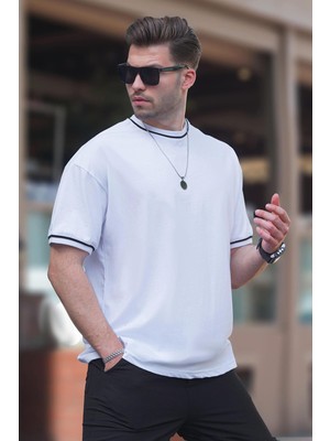 Madmext Beyaz Bisiklet Yaka Kol Boyun Şeritli Overfit Tişört 7024