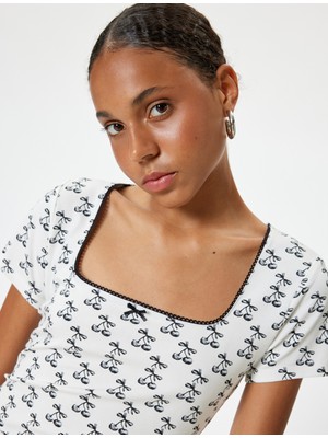 Koton Fiyonklu T-Shirt Kare Yaka Kısa Kollu Desenli Slim Fit