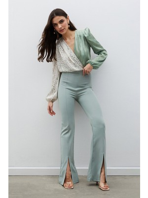 Sateen Yırtmaç Detaylı İspanyol Pantolon - Çağla Yeşili