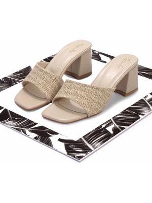 Bambi Bej Baskılı Kadın Terlik Suni Deri Rahat Kullanım ve Modern Tasarım