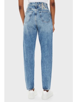 Calvin Klein Sert Pamuklu Yüksek Bel Mom Jeans J20J2236551A4 Kadın Kot Pantolon J20J223655 1A4