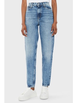 Calvin Klein Sert Pamuklu Yüksek Bel Mom Jeans J20J2236551A4 Kadın Kot Pantolon J20J223655 1A4