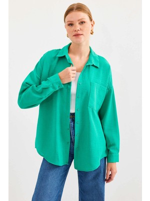 Hazelin Kadın Su Yeşil Tek Cepli Oversize Keten Ayrobin Gömlek HZL24S-BD1201531