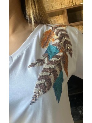 Cardella V Yaka  Pamuk Tişört Yaprak Nakış ve Pul Payet Işlemeli T-Shirt