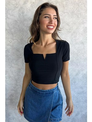 Julude Siyah Kare Yaka Kadın Likralı Bluz P-00011671