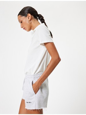 Koton Mini Şort Beli Bağcıklı Slogan Işlemeli Kesik Paça Slim Fit Cep Detaylı