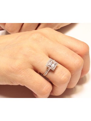 Güler Kuyumculuk Altın Baget Taşlı Yüzük